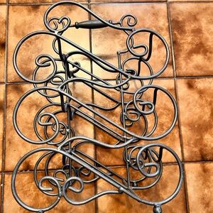 Elegant Black Metal Wine Rack for 6 bottles VTG